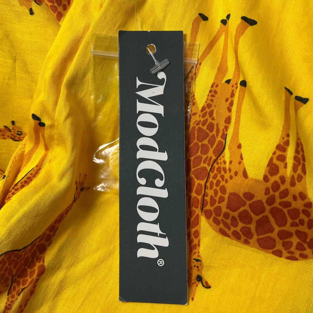 ModCloth Shorts Women M Yellow Cotton Giraffe Print High Rise Quirky Whimsical - Picture 4 of 11